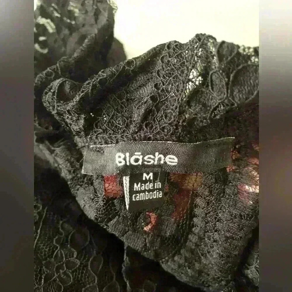 Blashe Black lace short puffy sleeve gathered neck collar back key hole blouse M - Picture 7 of 7